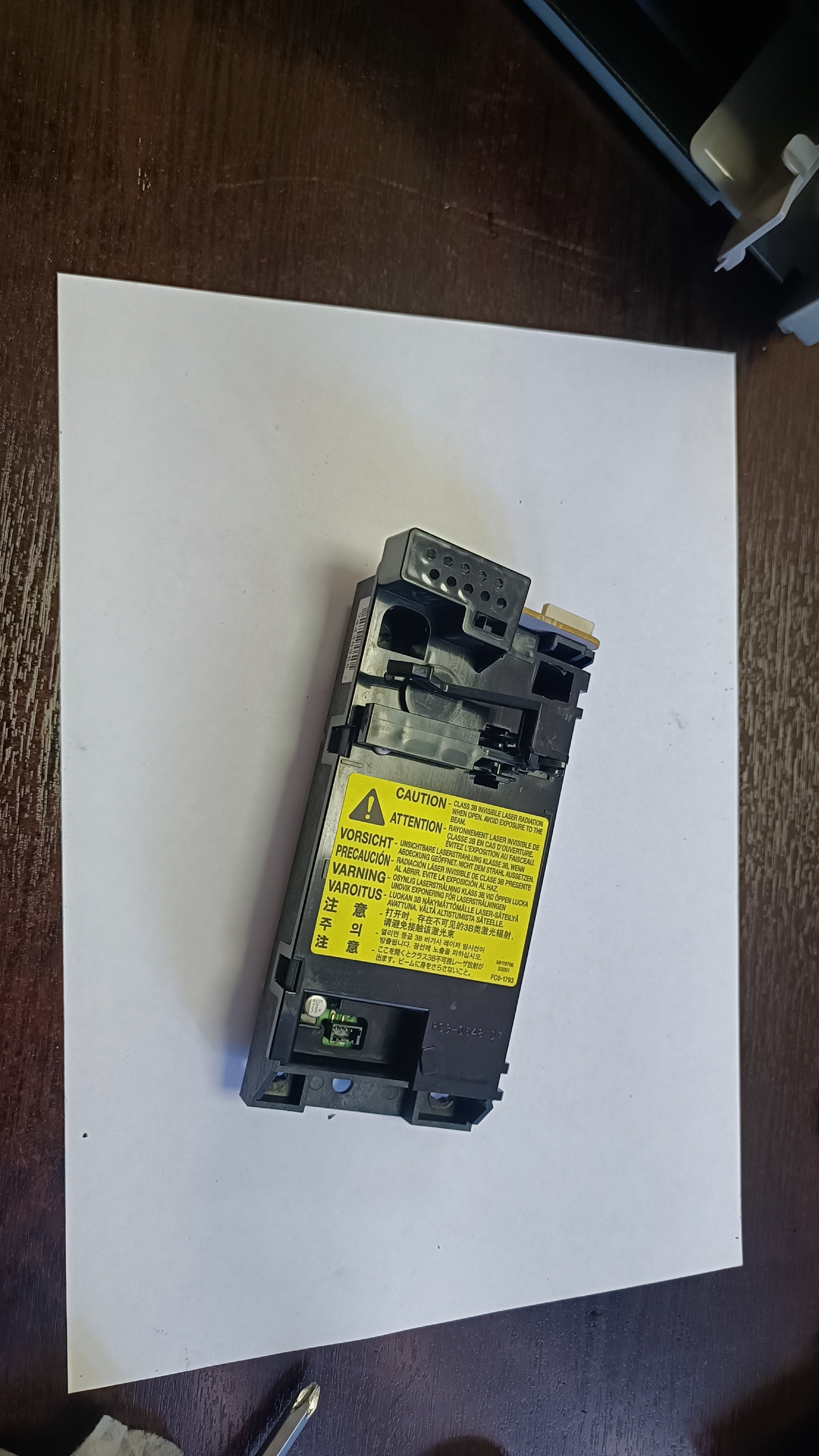 Разборка и чистка узла подачи бумаги. Устраняет проблемы с захватом нескольких листов.